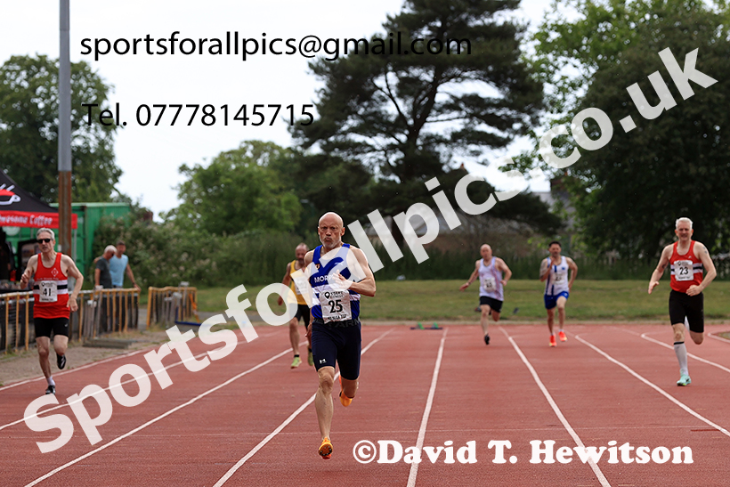 400 metres, 2025 NEMAA Track and Field, Monkton. Photo: David T. Hewitson/Sports for All Pics
